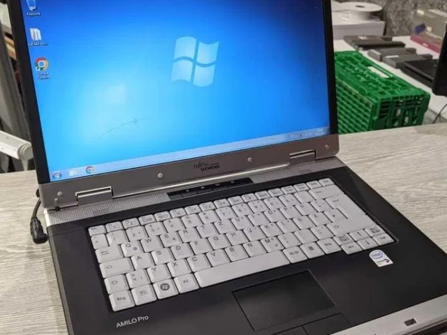 Ноутбук Fujitsu Siemens AMILO Pro V8210. intel T2300 1.6Ghz / 2 GB RAM - 1/3