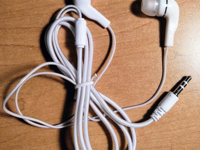 Вакуумные проводные наушники - 3/3