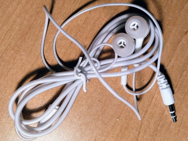 Вакуумные проводные наушники - 2/3