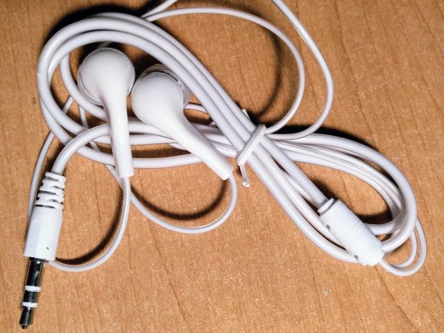 Вакуумные проводные наушники - 1/3