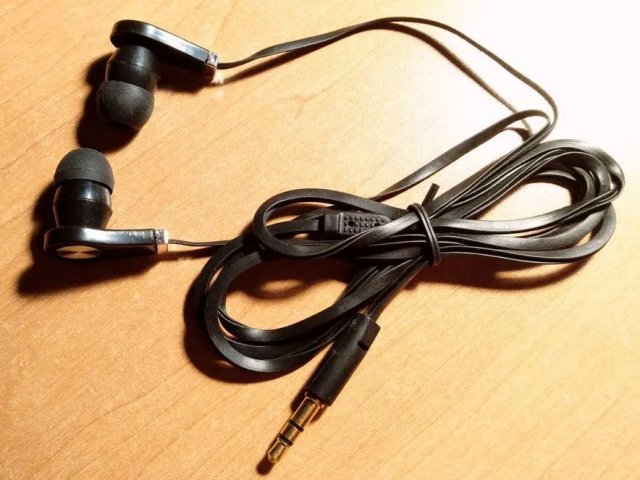 Вакуумные проводные наушники - 1/2
