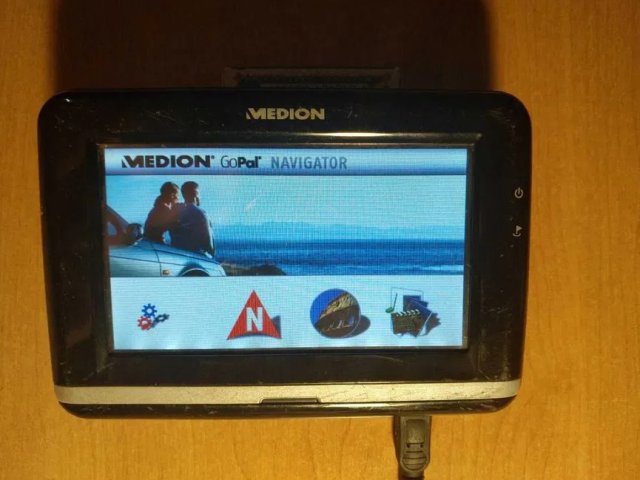 Навигатор Medion MDPNA 465T с сенсорным экраном - 1/3