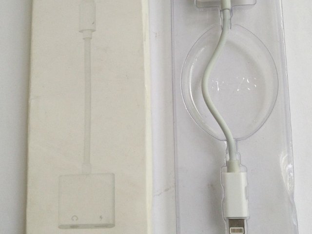 Аудио переходник для наушников lighting 2in1 наушники и зарядка - 1/3