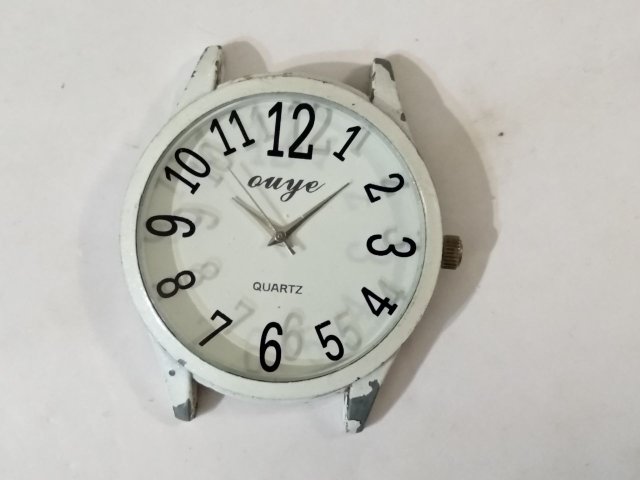 Наручные часы белые кварцевые - 1/3